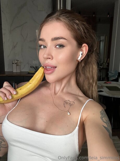 Leia Simmons pornstar nude pics