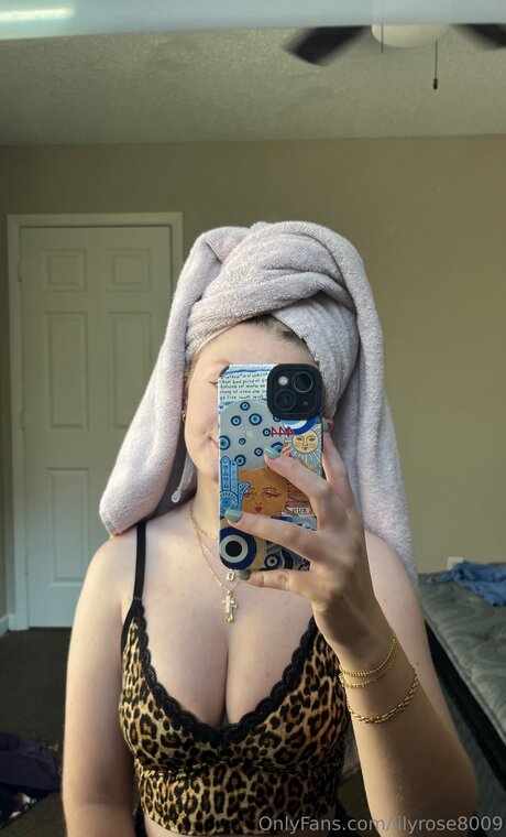 Izzyynicolee sex pornstar pic