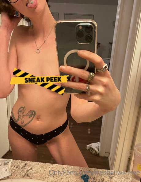 Freshkiiwii Free naked pornstar pic