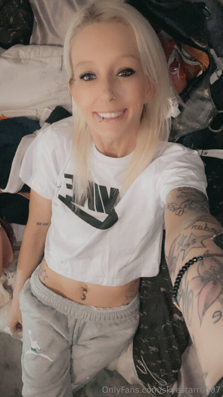 Skyestarr0507 naked model photo