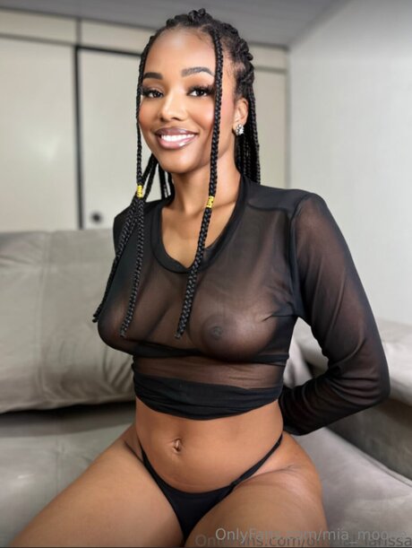 Mia Moone art star gallery