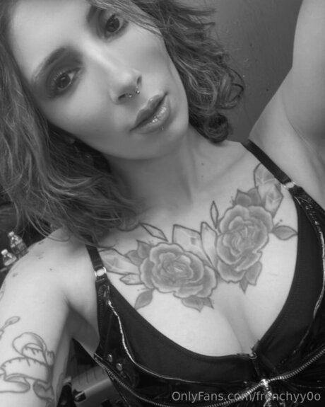 Frenchyy0o pornographic star img