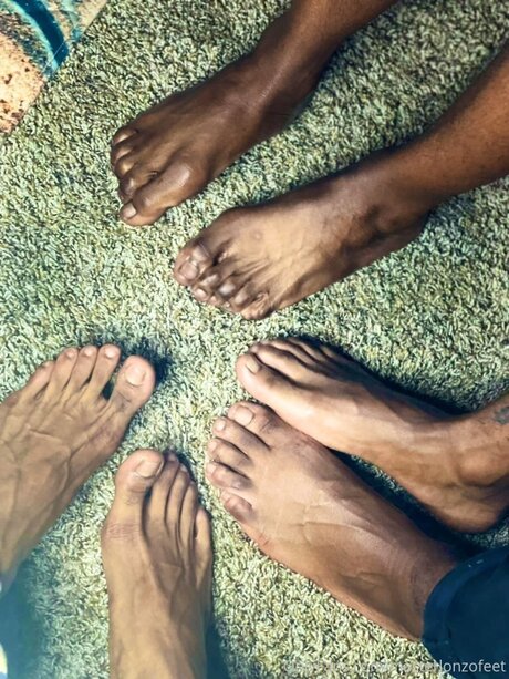 Toeswitdabros pornographic model photo