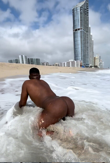 Phatbootypucci exclusive model pic
