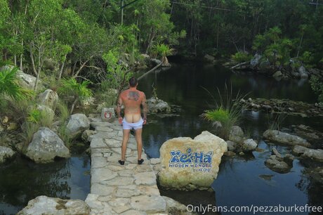 Pezzaburke66 naked actress images