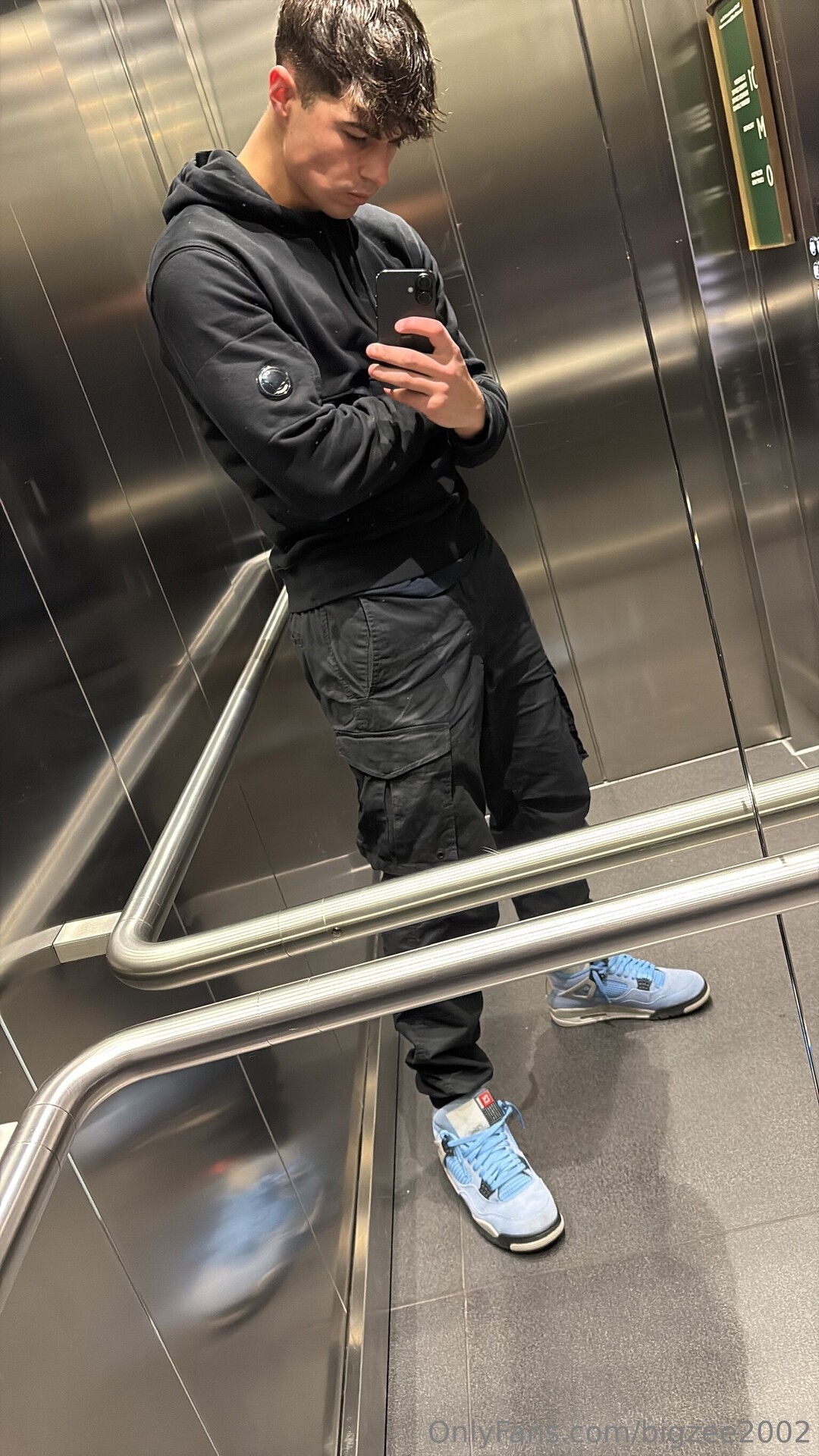 Bigzee2002 erotic model pictures