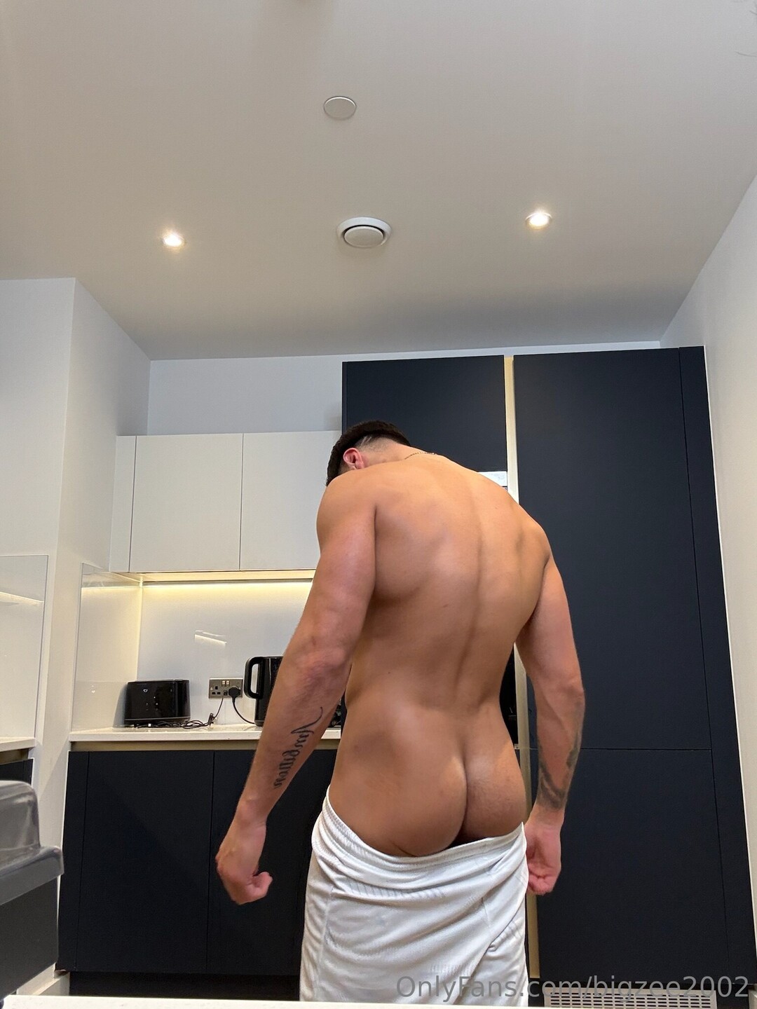 Bigzee2002 model hd photos