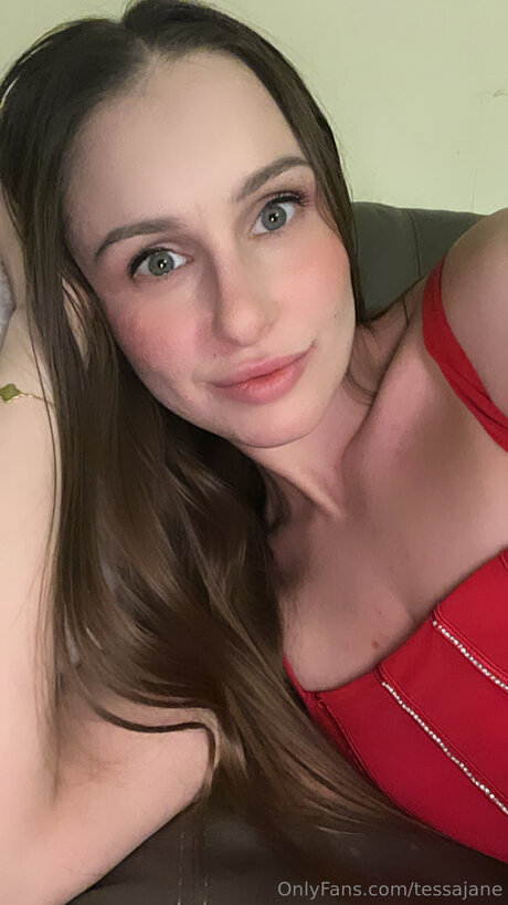 Tessajane beautiful model pic