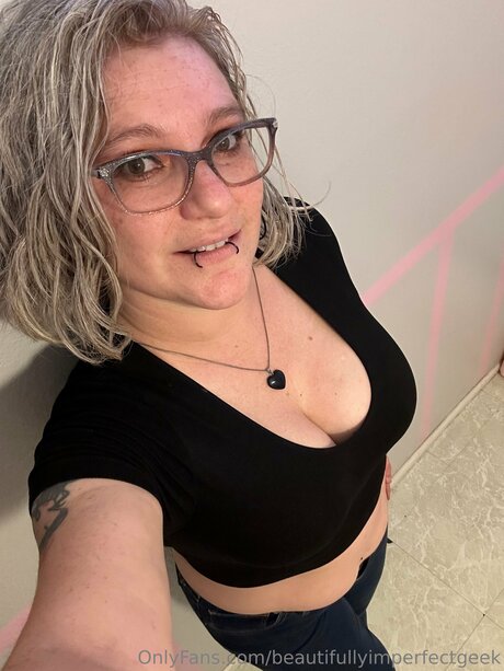 Beautifullyimperfectgeek model nice photo