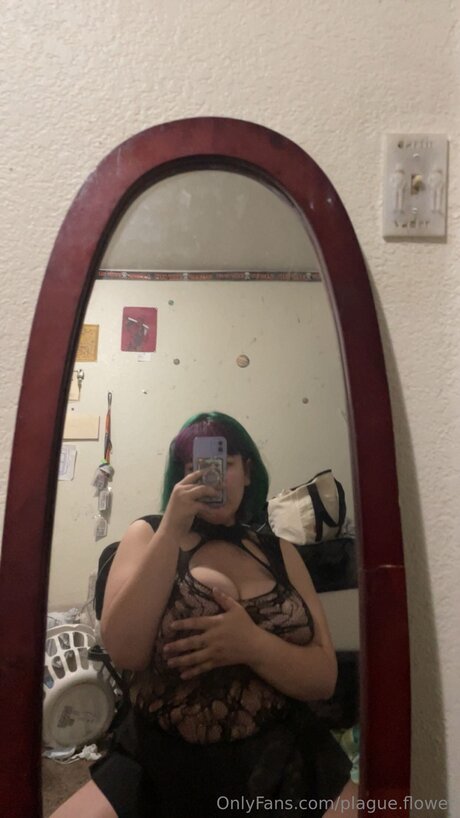 Plague Flower nude actress pic