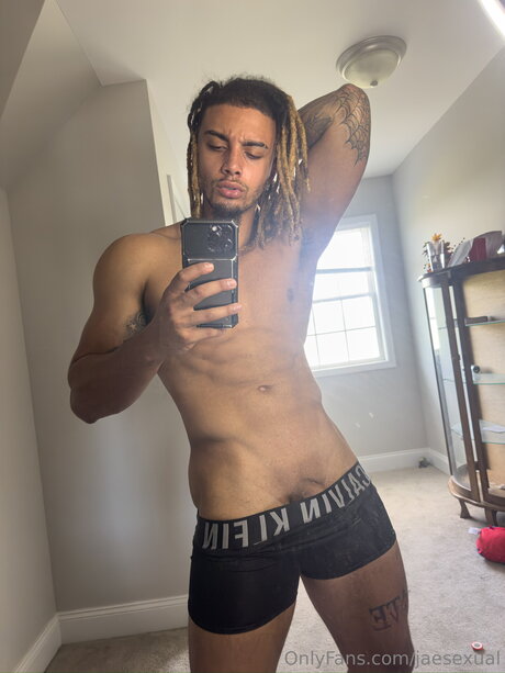 Jaesexual model top images