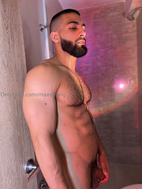 Maxstrong model hd photo