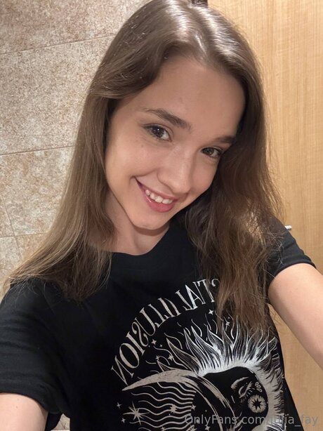 Julia Fay pretty actress image