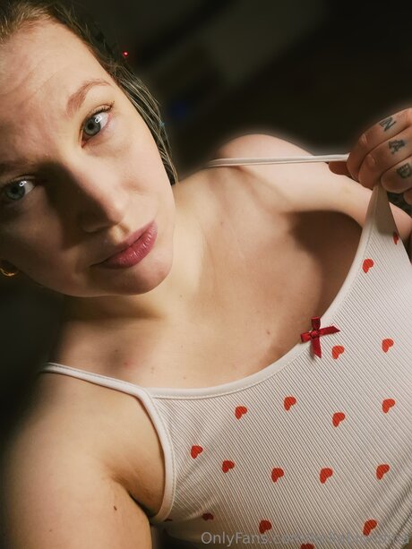 Bellablondina model free pic