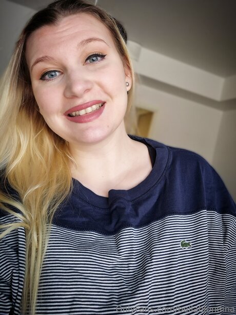 Bellablondina pornstar pics