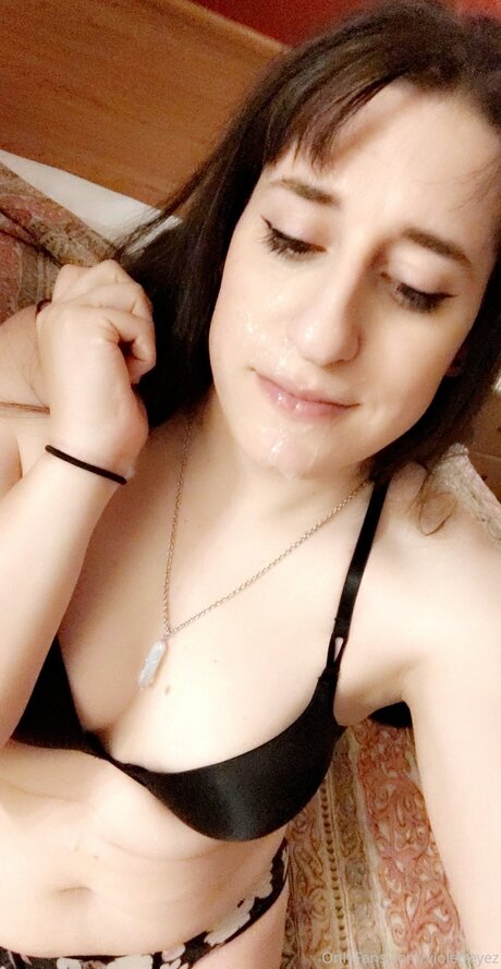 Violetreyez model hot pic