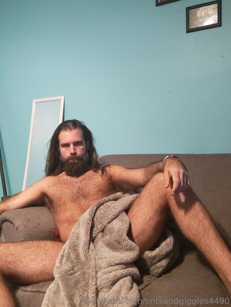 Critsandgiggles4490 model naked pic
