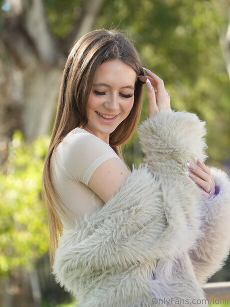 Lollli nude model images