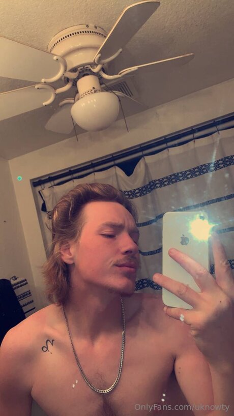 Uknowty pornstar naked photos