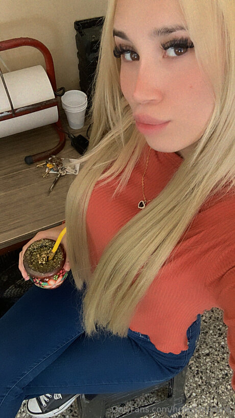 Honeymartina pornstar adult image