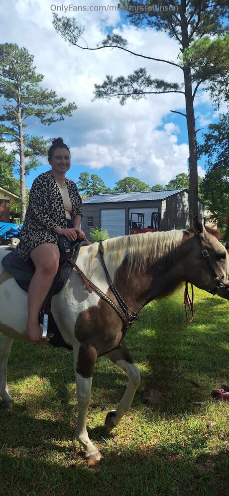 Miflymrsrobinson naked actress img