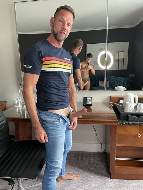 Simonsaysfree xxx pornstar galleries