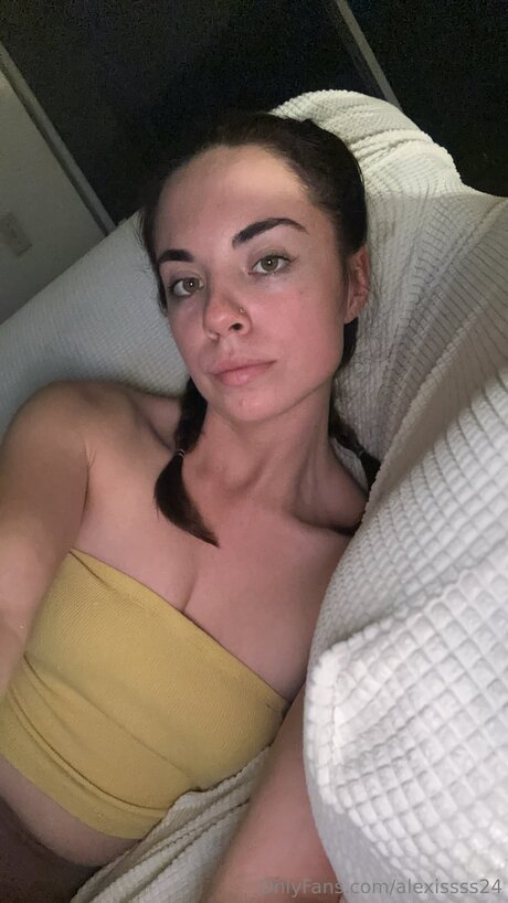 Alexissss24 model pic
