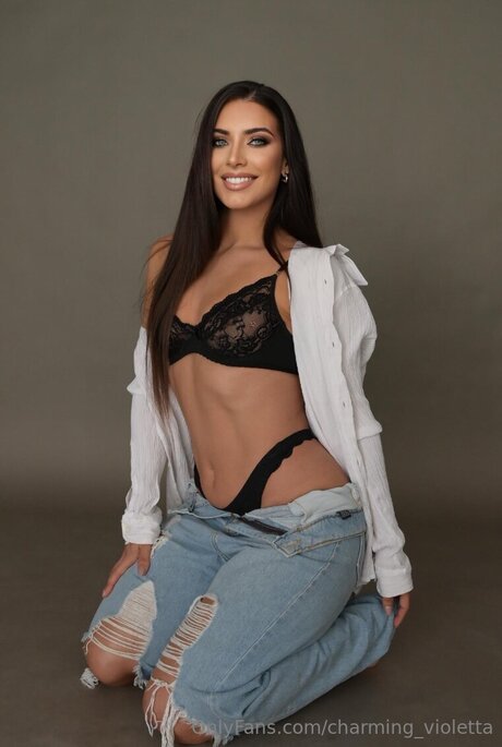Charming Violetta star sexy gallery
