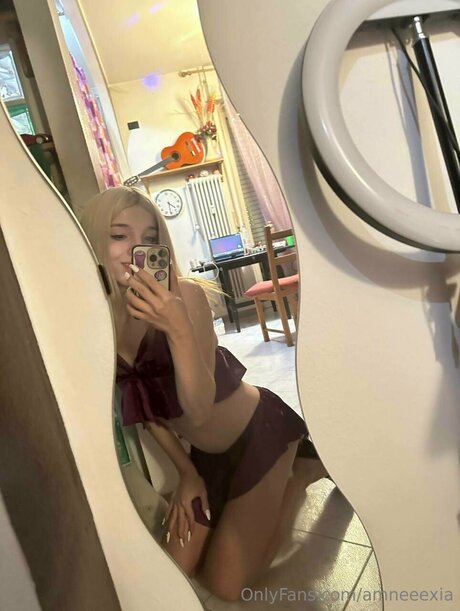 Sharonbugatti naked star image