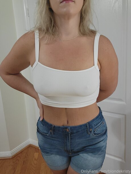 Blondekristy model erotic galleries