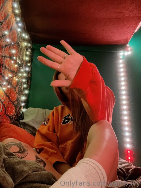 Vamp Ivy naked actress pic