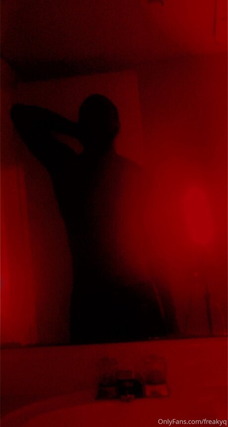 Freakyq nude model pic