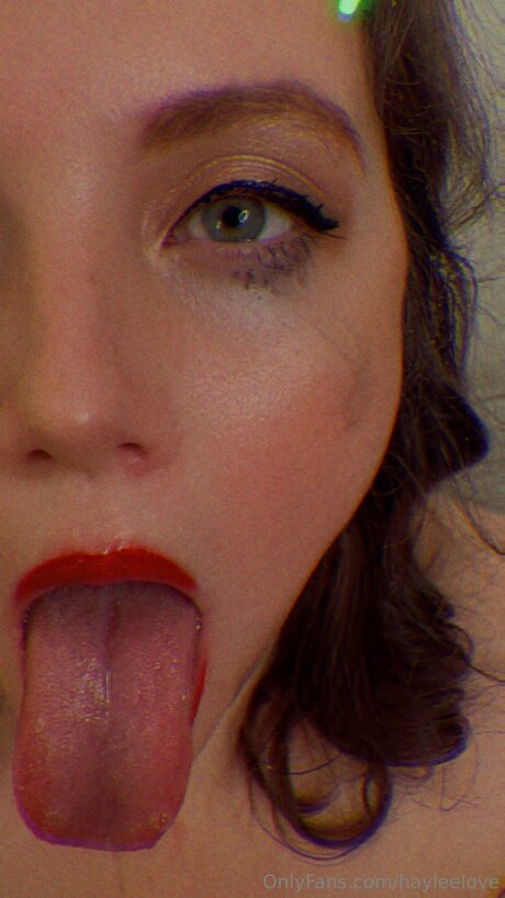 Hayleelove naked actress pic