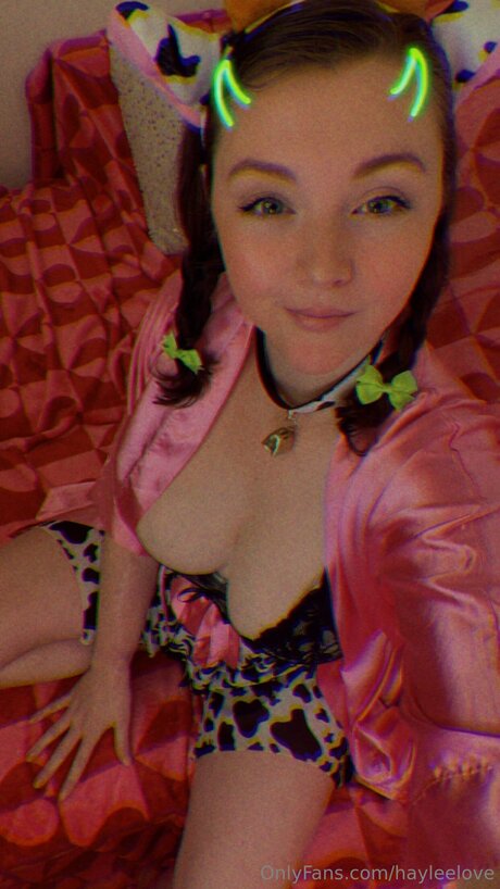 Hayleelove art model img