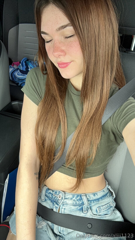 Aliii1123 model erotic img