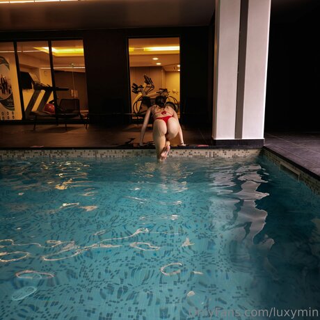 Luxymin nudes model image