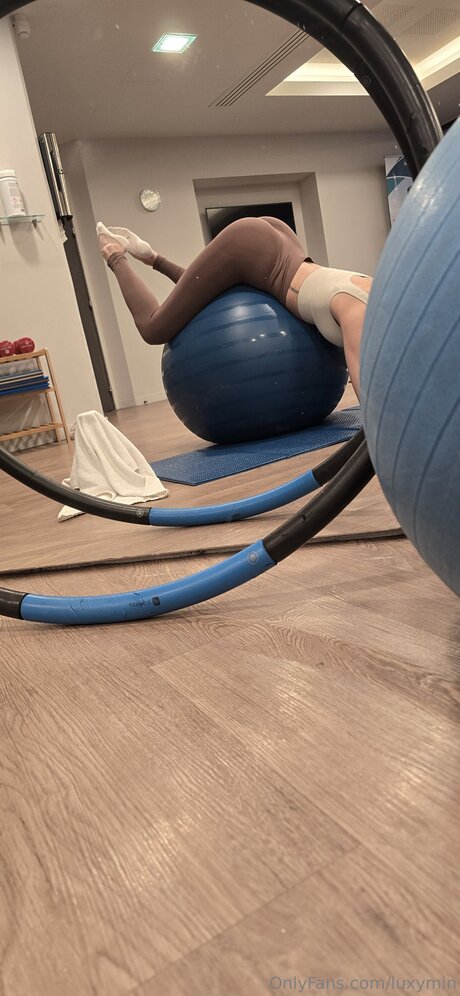 Luxymin pornstar naked img