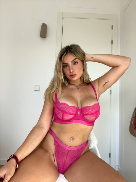 Itssschloeee pornstar hot pics