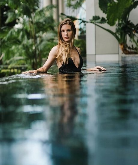 Piper CJ naked model gallery