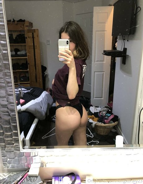 Kingkoraly model porn gallery