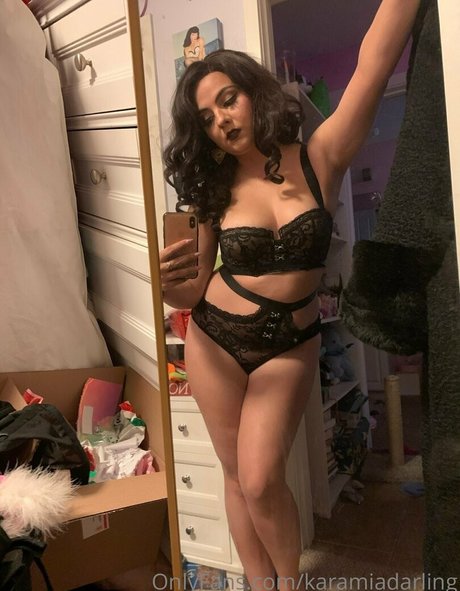 Karamia Darling pretty star picture