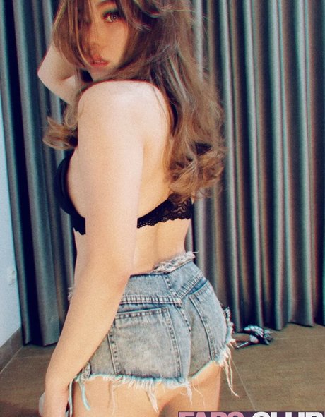 Flo The Bunny model sexy images