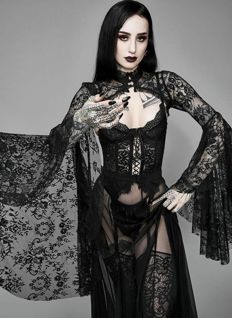 Emma Vauxdevil best model photos