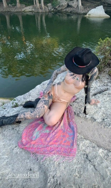 Emma Vauxdevil star nude image