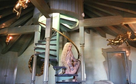 Emma Vauxdevil star top photo