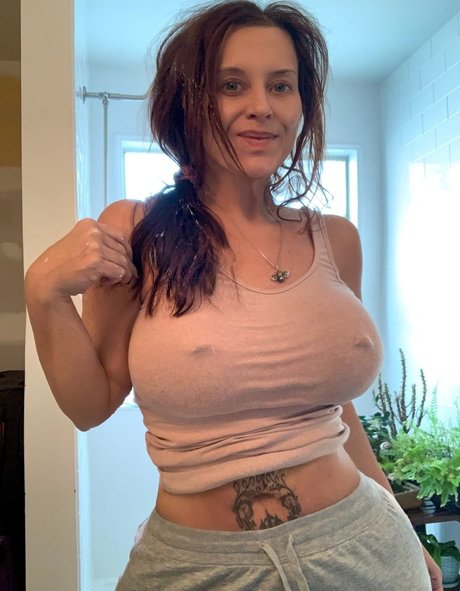 HoneyBeeZone model art photo