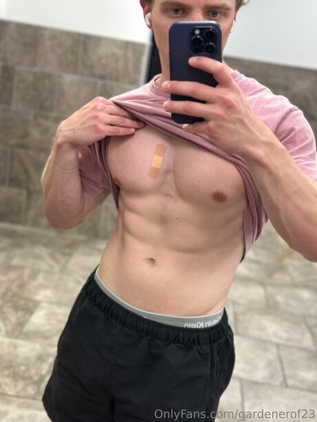 Gardenerof23 adult model pic