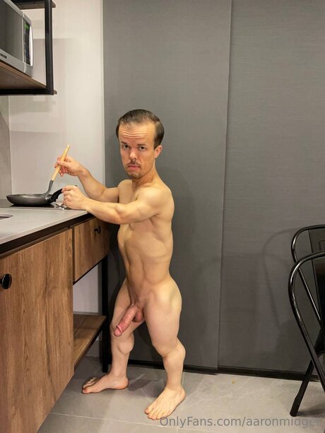 Aaronmidget sex model picture