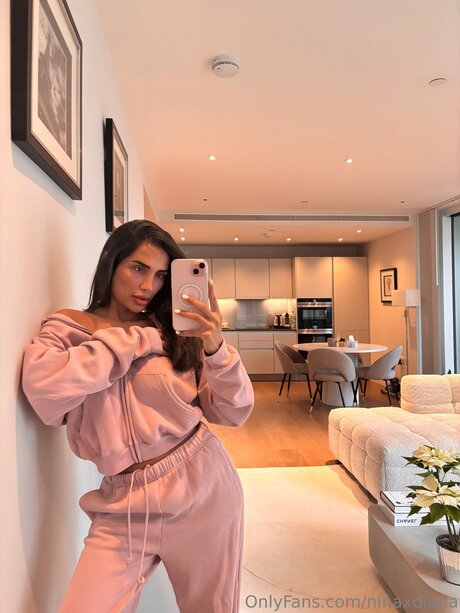 Ninaxdiana hot model picture