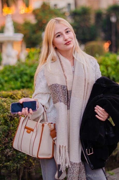 Avroralady star top pics